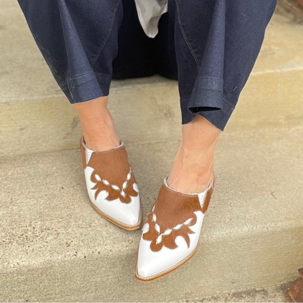 Lowrys Farm Western Style Ankle Mule Booties - Picture 3 of 11